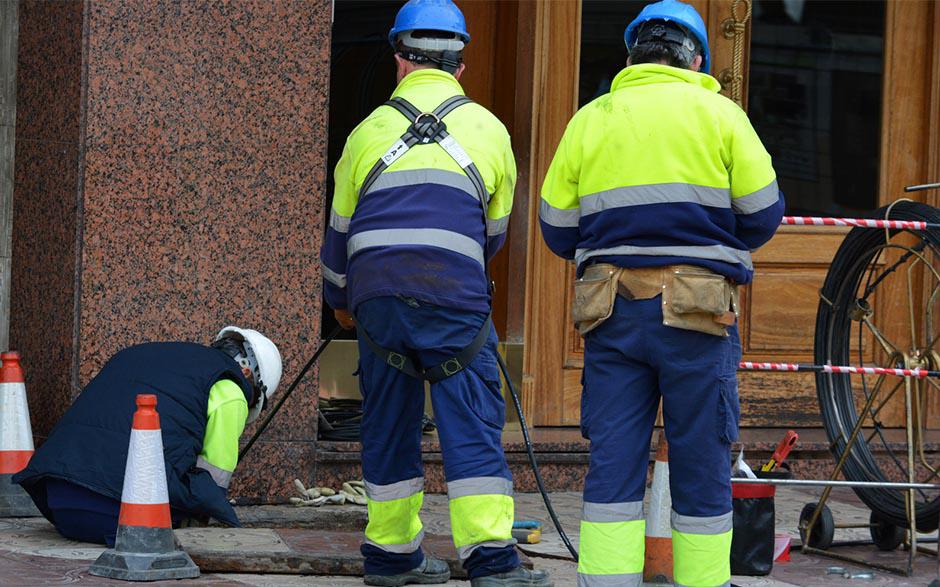 comment déboucher un évier Ézanville
